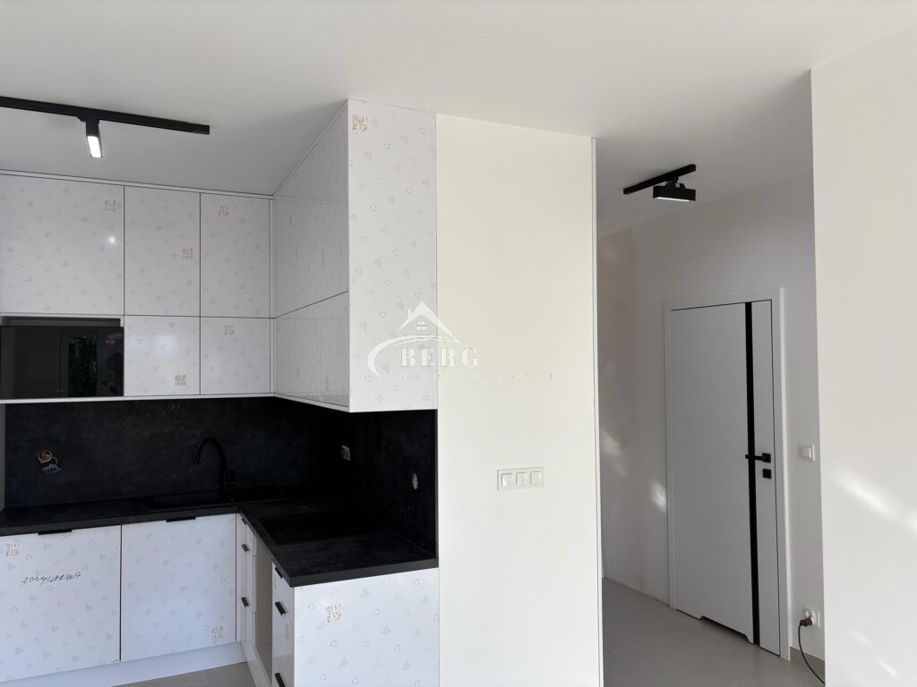 2 pokoje 42 m² z balkonem, w pełni wyposażone – Park Sudecki, wynajem